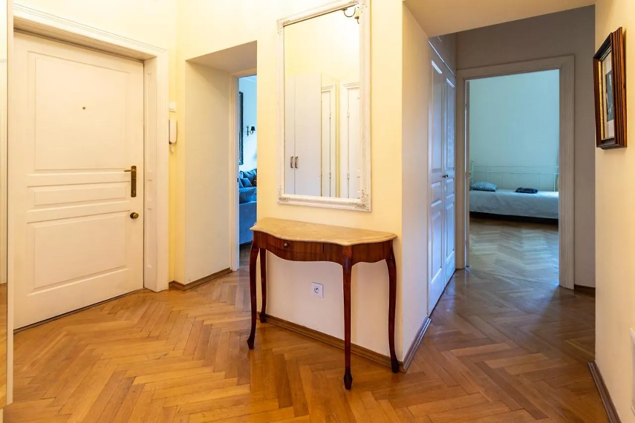 Apartament Luster I Obrazow ワルシャワ 0*,  ポーランド