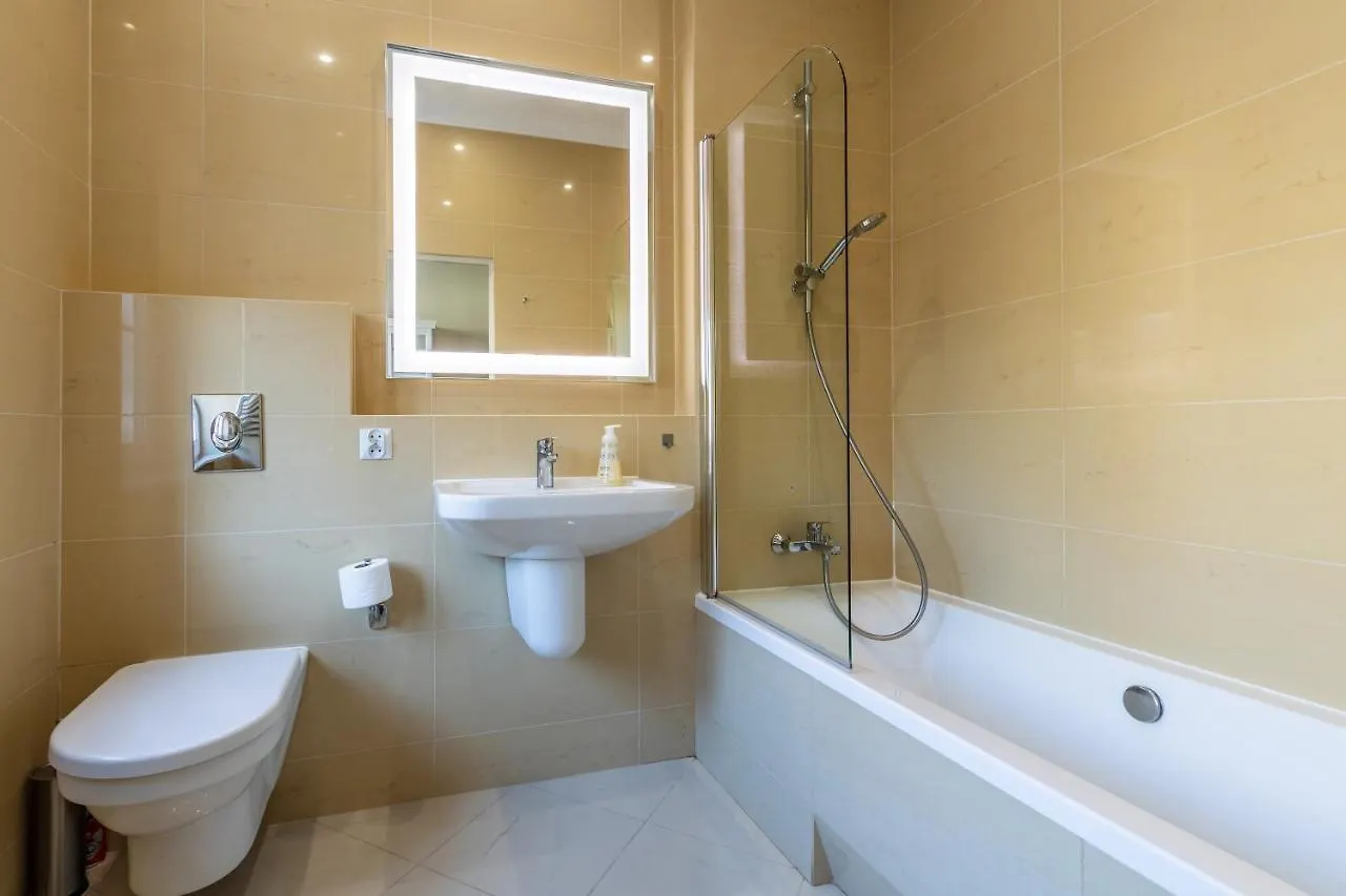 Apartament Luster I Obrazow ワルシャワ